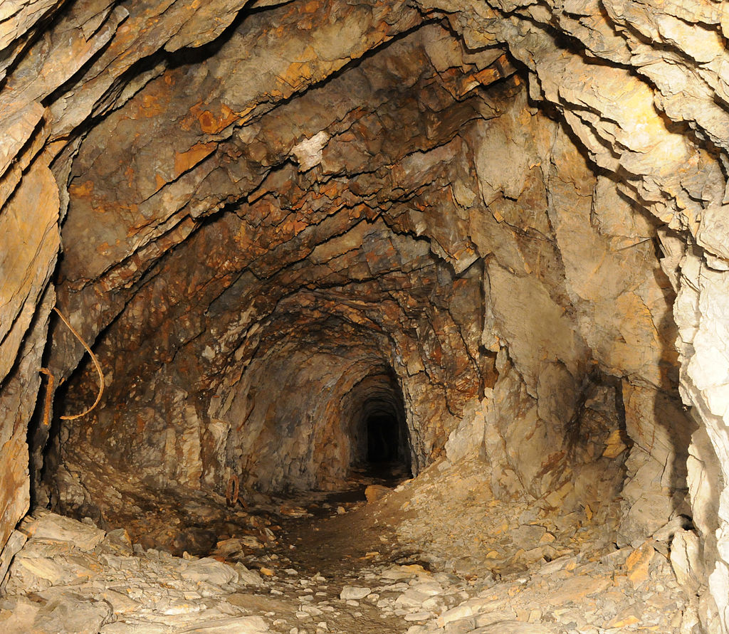 Histoire de la climatisation. Les Romains utilisaient un tunnel souterrain d'apport d'air extérieur qui était un vrai climatiseur puisque l'air entrant dans la maison était assez invariablement autour de 10-12 °C hiver comme été (principe du puits canadien)