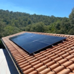 Panneaux solaires, autonome en électricité, stockage d'électricité, énergie renouvelable